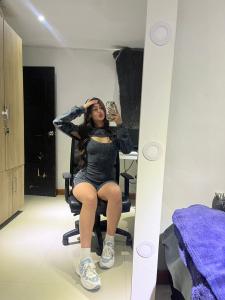 631806401: Chica busca chico en Alicante