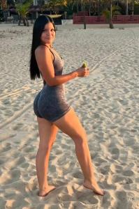 613575917: Chica busca chico en Barcelona