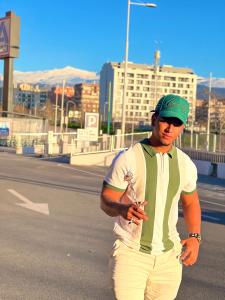 613184273: Chico busca chica en Granada