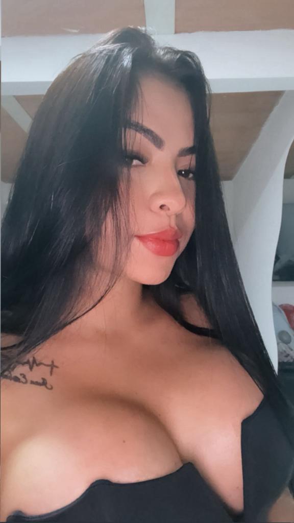 677526358: Chica busca chico en Navarra