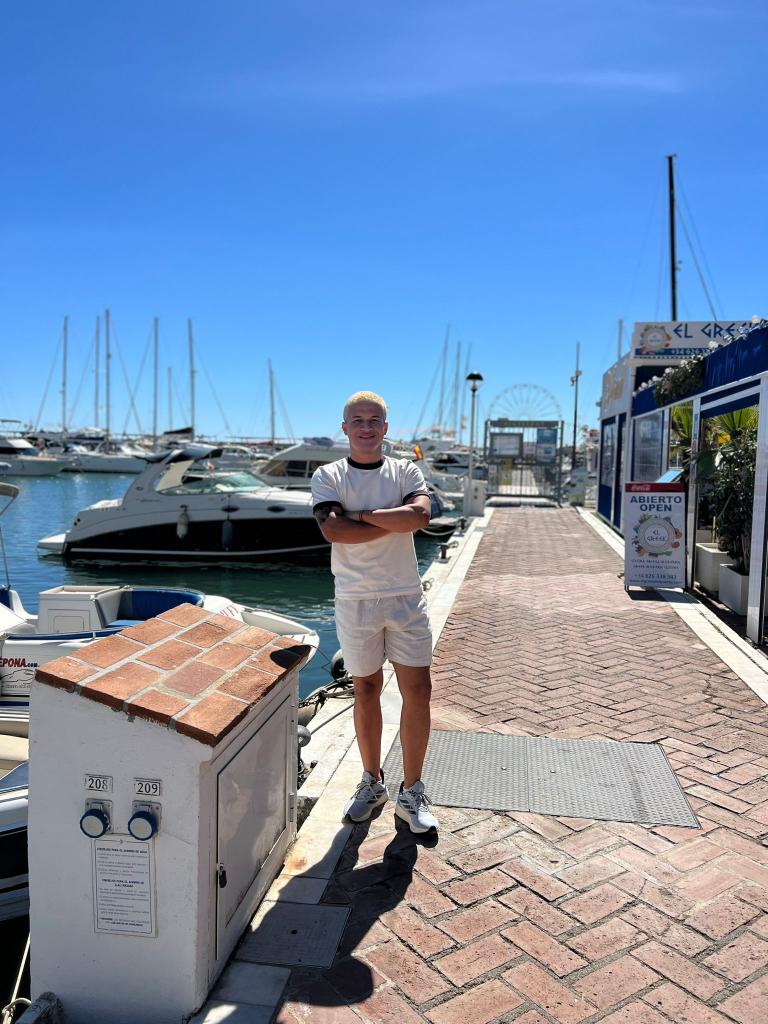 604295307: Chico busca chica en Sevilla