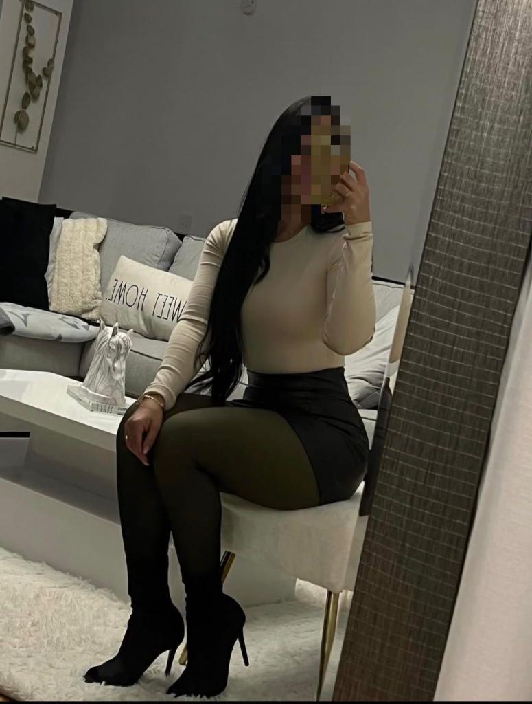 643387767: Chica busca chico en Cádiz