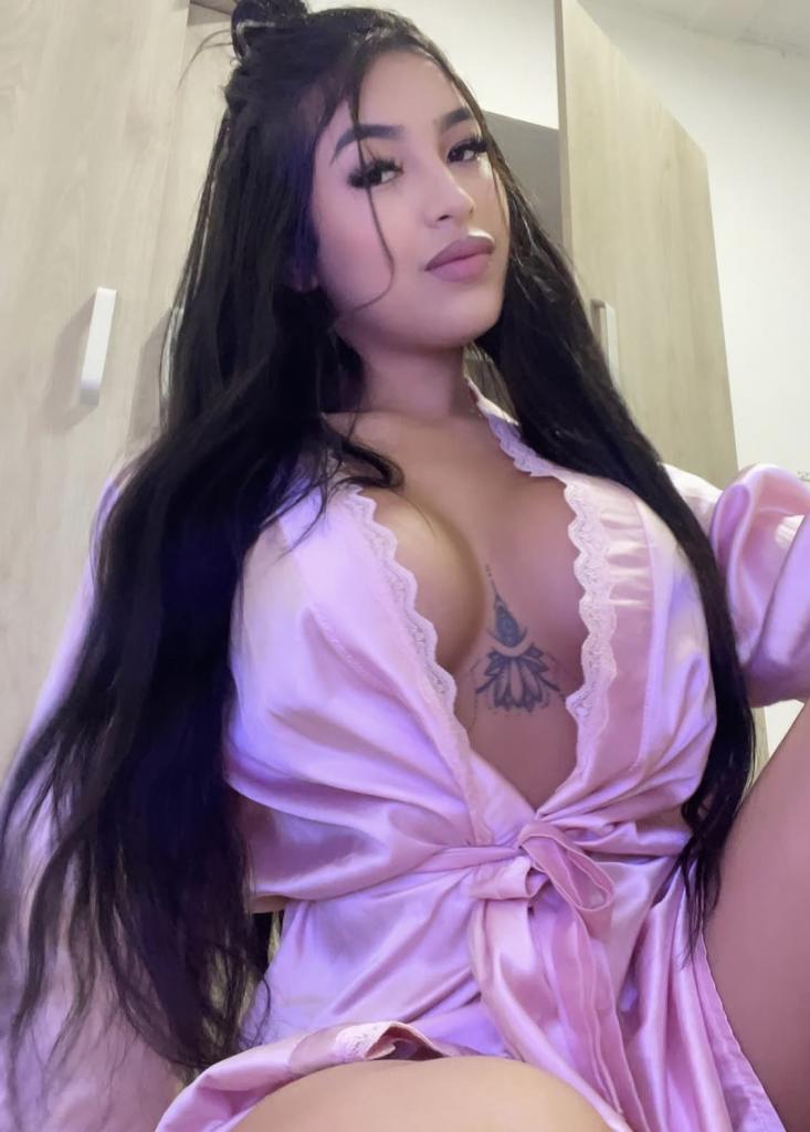 643745367: Chica busca chico en Sevilla