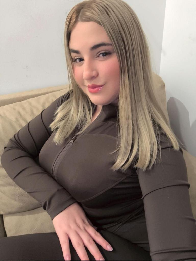 673390208: Chica busca chico en Ibiza