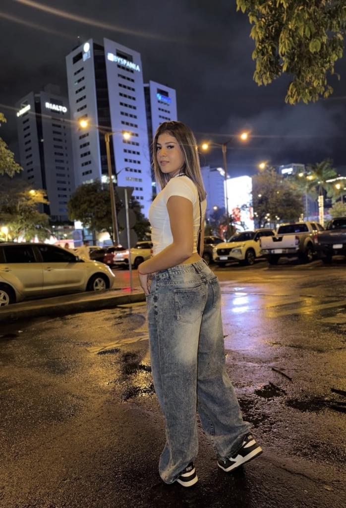 613965309: Chica busca chico en Orense