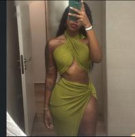 664085854: Chica busca chico en Sevilla