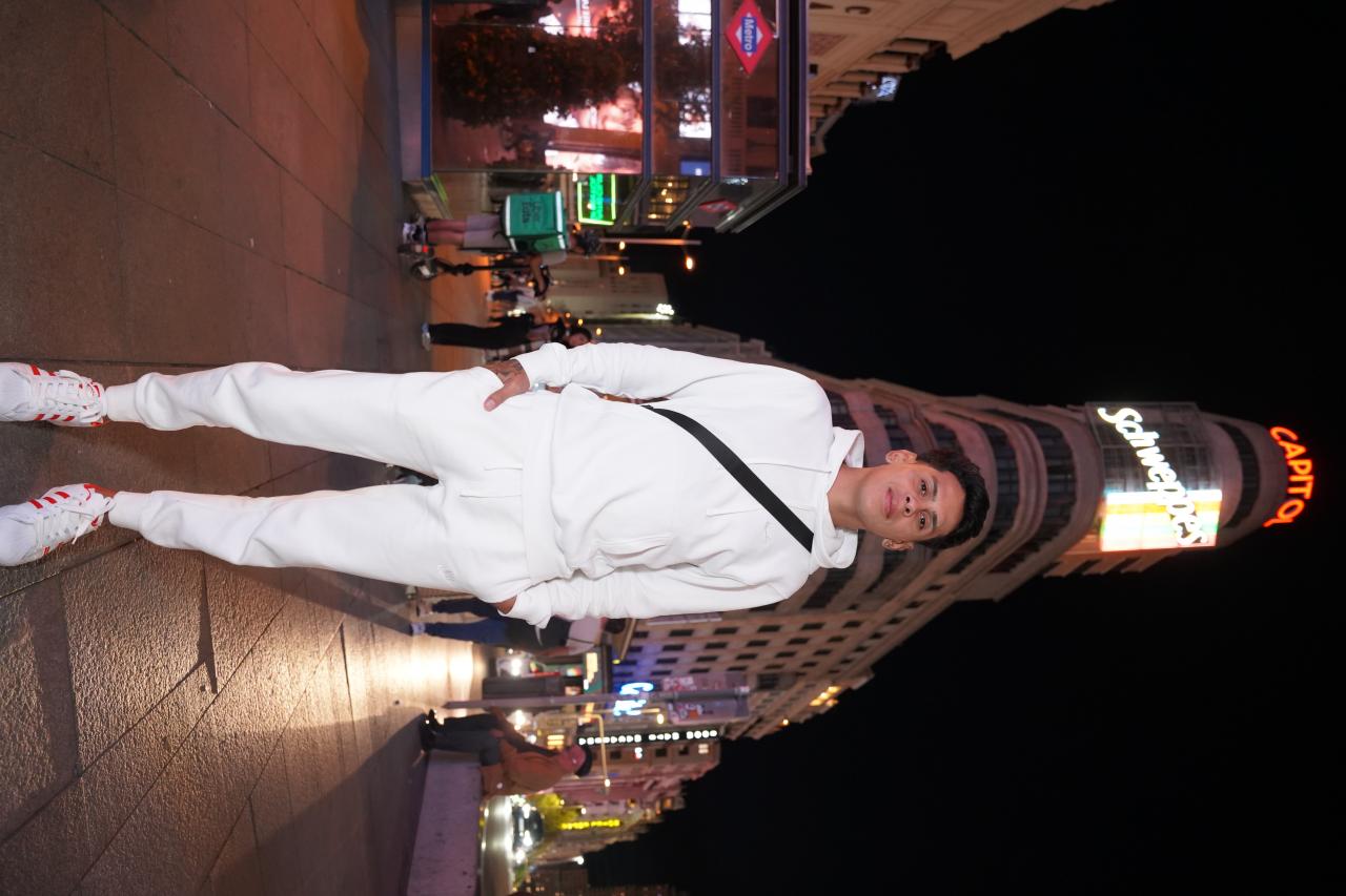 Chico busca chica en Sevilla: 