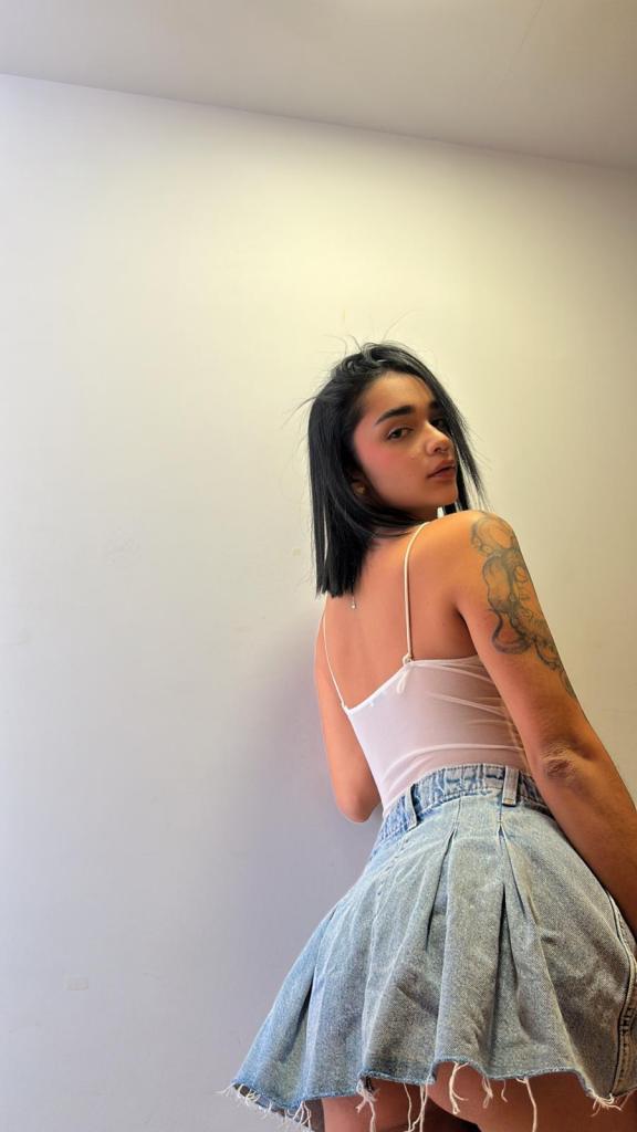 672828344: Chica busca chico en Valencia