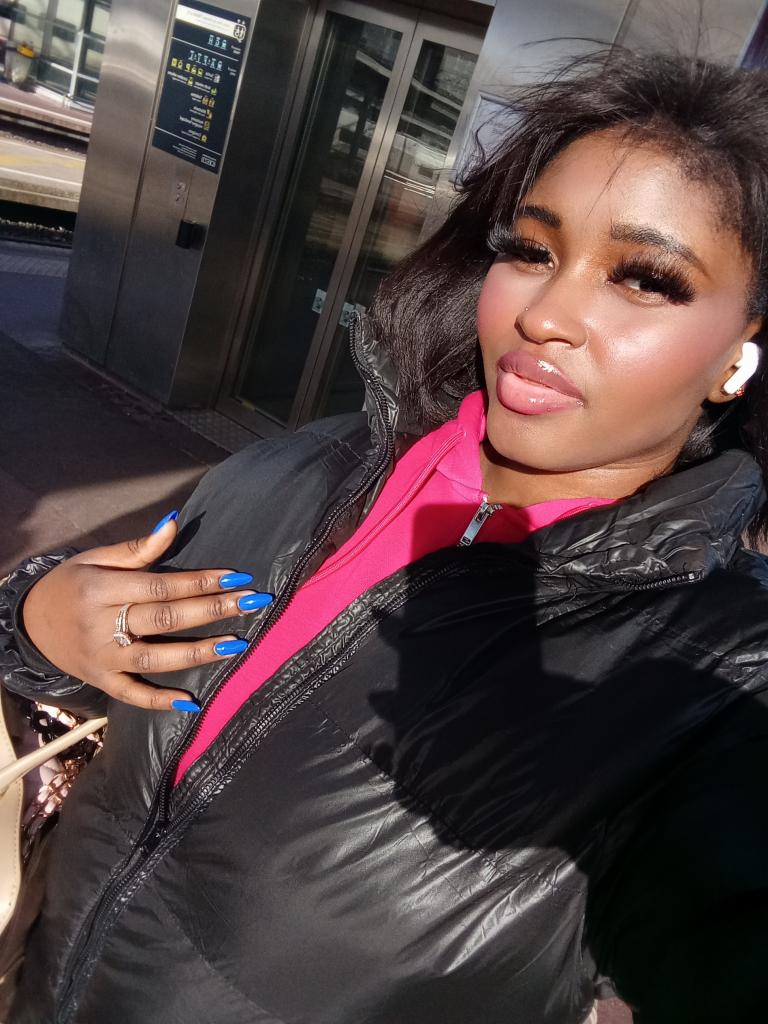 604220715: Chica busca chico en Barcelona