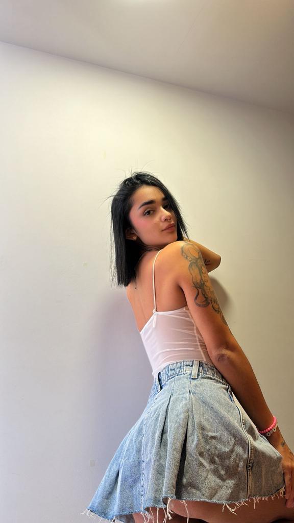 672828344: Chica busca chico en Valencia