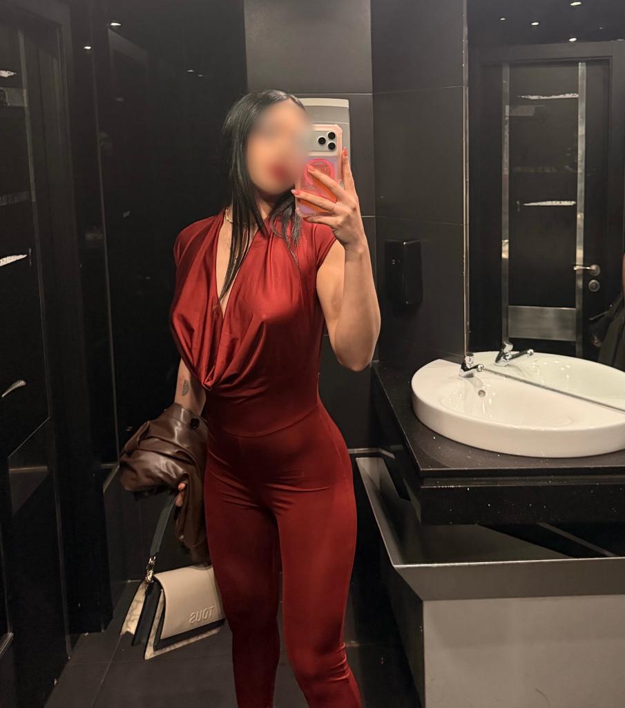 672305849: Chica busca chico en Ibiza