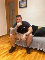 663526446: Chico busca chica en Barcelona