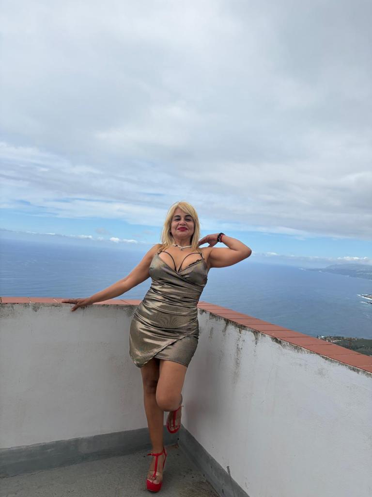 Chica busca chico en Tenerife: 