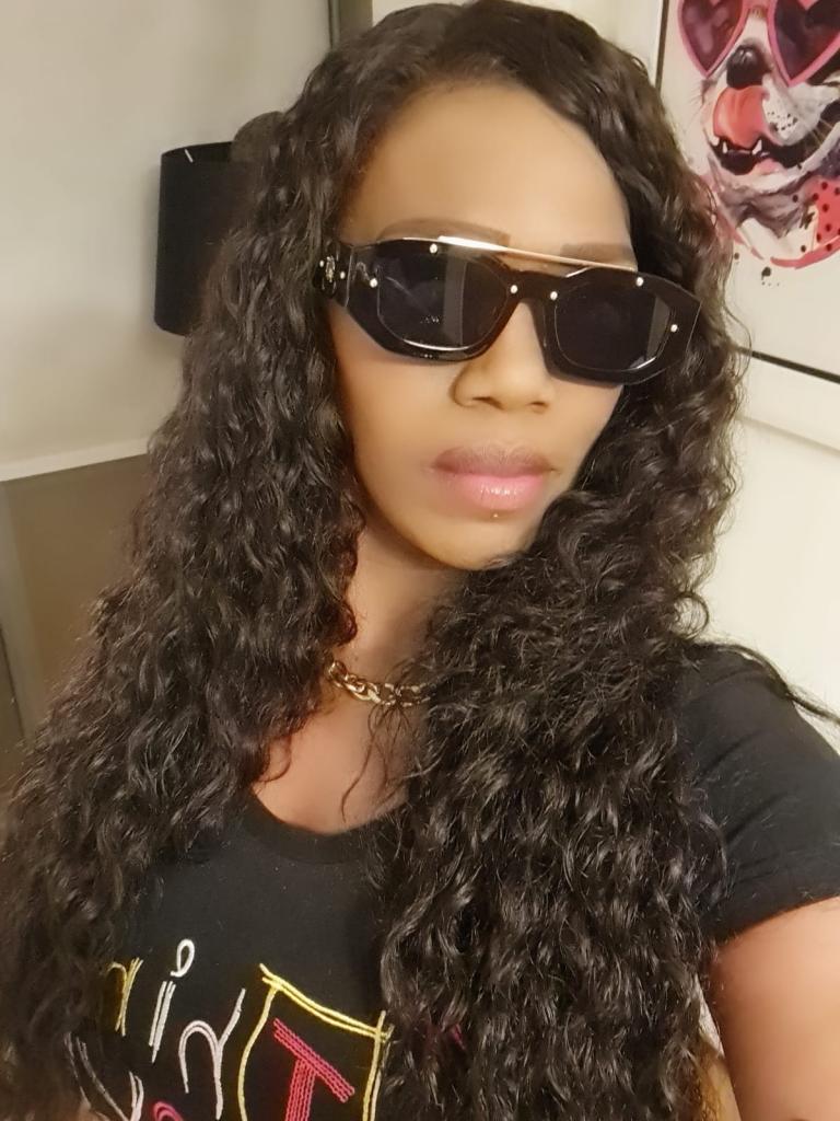 671745037: Chica busca chico en Barcelona