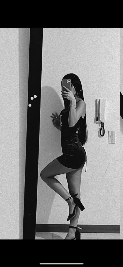 680700896: Chica busca chico en Sevilla