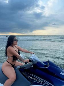 697695054: Chica busca chico en Barcelona