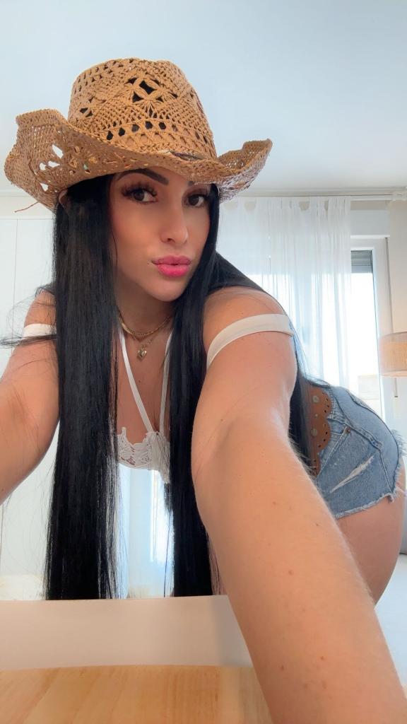 674407534: Chica busca chico en Madrid