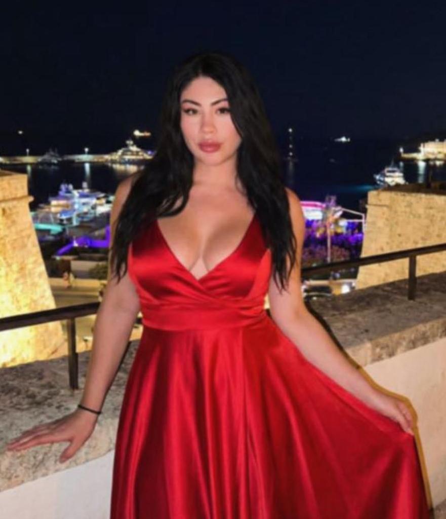 Chica busca chico en Ibiza: 