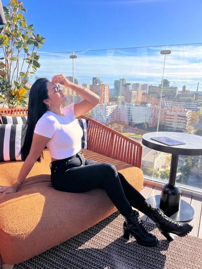 667423364: Chica busca chico en Barcelona