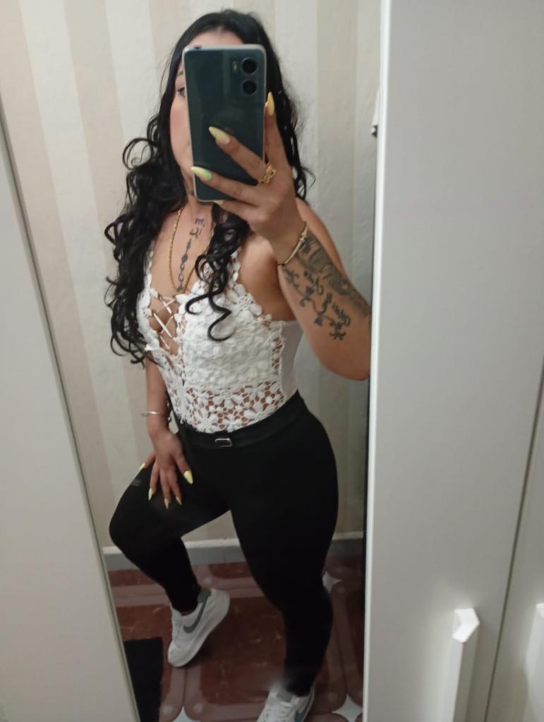 697695054: Chica busca chico en Barcelona