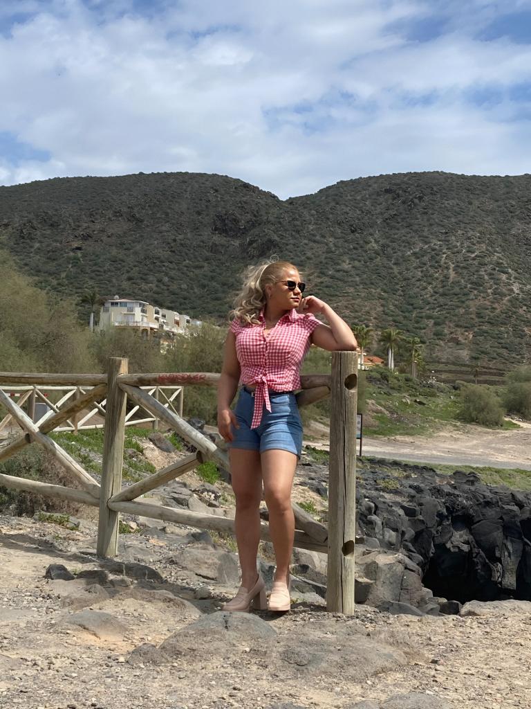 Chica busca chico en Tenerife: 