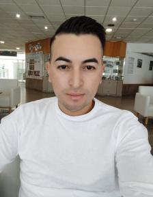 697824404: Chico busca chica en Barcelona