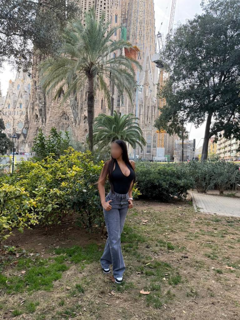 631736484: Chica busca chico en Barcelona
