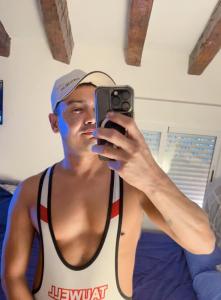 697169993: Chico busca chica en Madrid