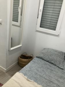 689716218: Chica busca chico en Madrid