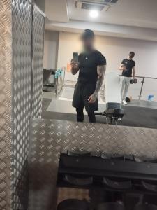 Chico busca chica en Sevilla: 