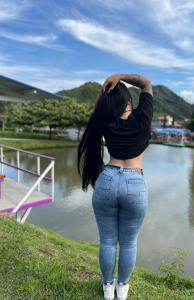 637058695: Chica busca chico en Navarra