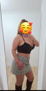 664209525: Chica busca chico en Sevilla
