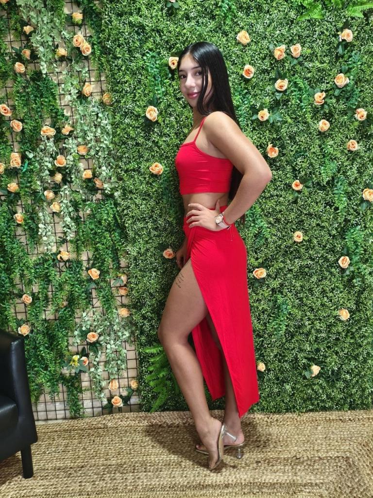 664874220: Chica busca chico en Madrid