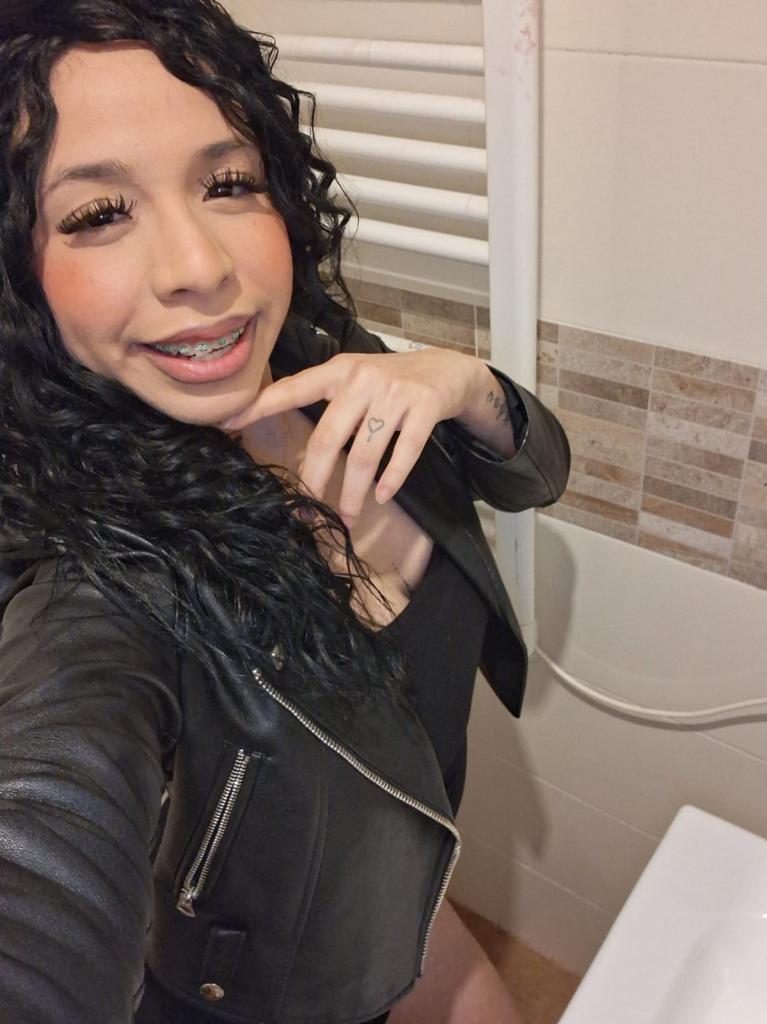 611211718: Chica busca chico en Gerona