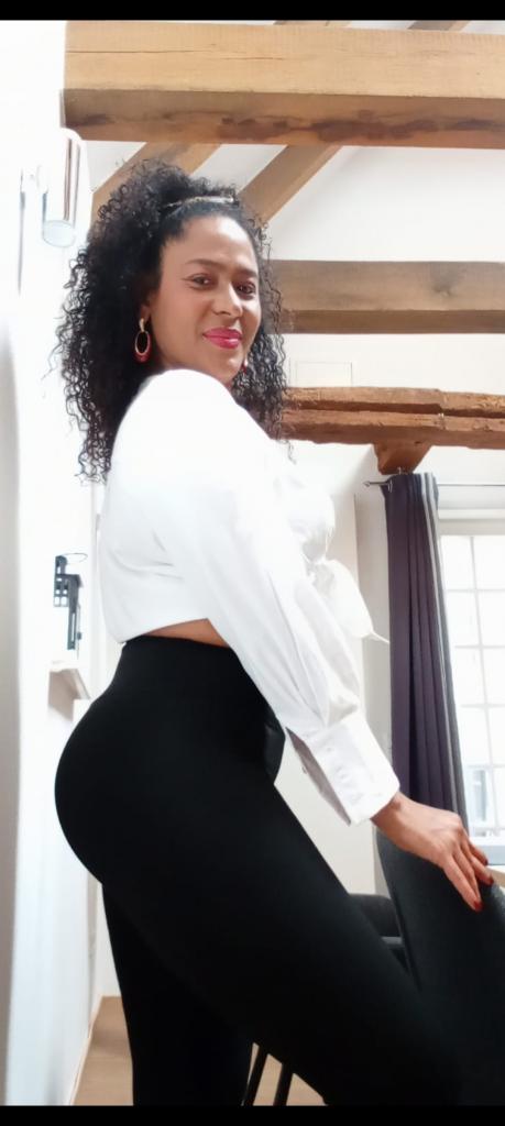 617061125: Chica busca chico en Málaga