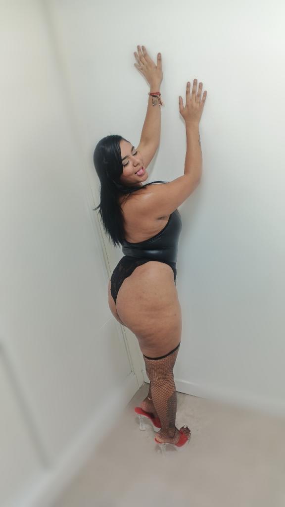 613695358: Chica busca chico en Gerona