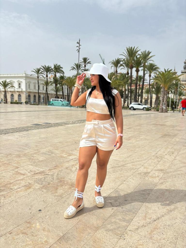 637946082: Chica busca chico en Madrid