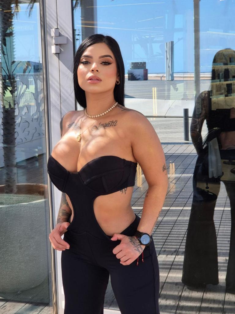 632678122: Chica busca chico en Barcelona