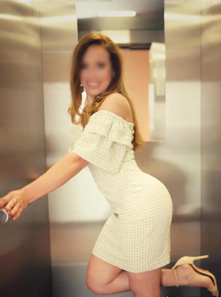 613905801: Chica busca chico en Málaga