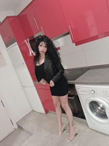 611211718: Chica busca chico en Gerona