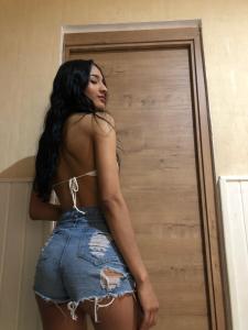 613592989: Chica busca chico en Barcelona