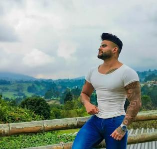 641810949: Chico busca chica en Ibiza