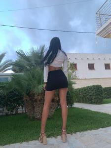 613592989: Chica busca chico en Barcelona