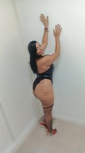 613695358: Chica busca chico en Gerona