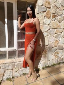 664874220: Chica busca chico en Madrid