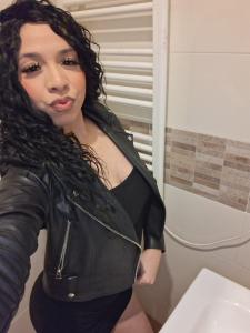 611211718: Chica busca chico en Gerona