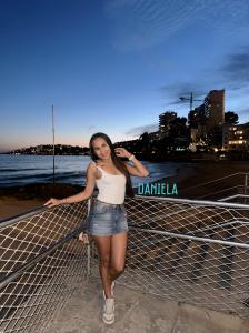 611223413: Chica busca chico en Barcelona