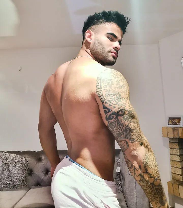 Chico busca chica en Ibiza: 