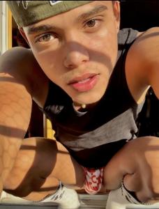 Chico busca chica en Granada: 