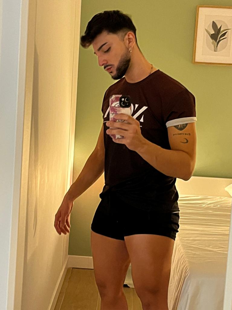 637705099: Chico busca chica en Ceuta